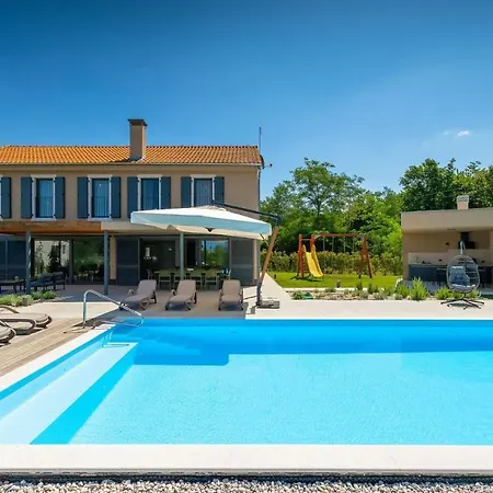 Modern Pinca With Pool And Grill In Vizinada * Lasci