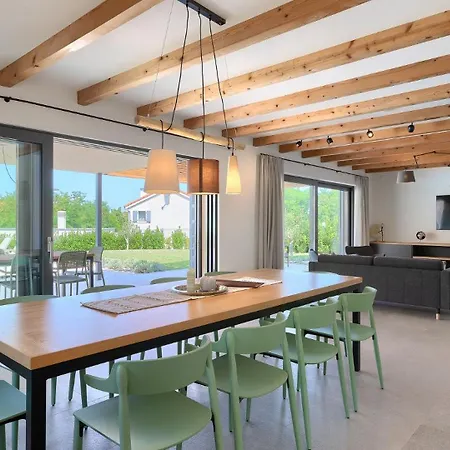 Modern Pinca With Pool And Grill In Vizinada * Lasci