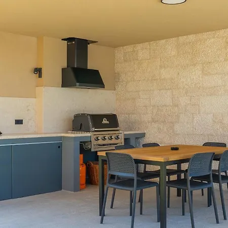 Modern Pinca With Pool And Grill In Vizinada * Lasci